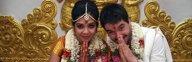 Los novios de la boda hindú