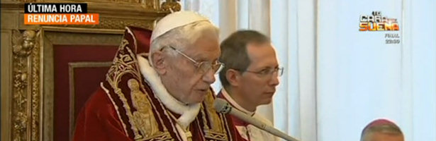 Benedicto XVI durante su discurso confirmando su renuncia al Papado