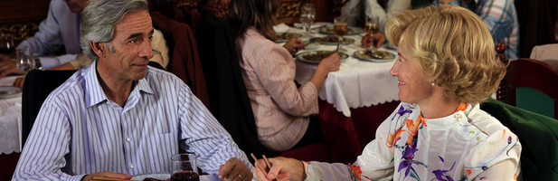 Ana Duato e Imanol Arias en un restaurante