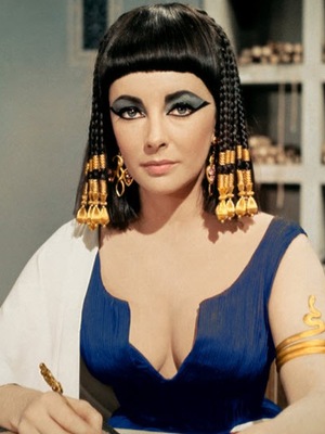 Elizabeth Taylor como Cleopatra