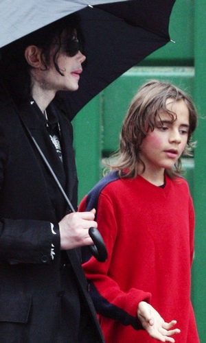 Michael Jackson junto a su hijo Michael Joseph Jackson Jr.
