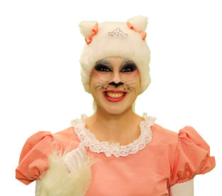 Ary Tikky, la gata de 13tv