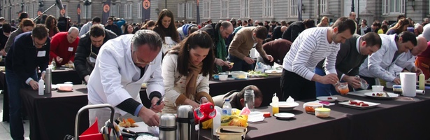 Los concursantes de 'MasterChef' ultiman sus platos para el casting de la Plaza de Oriente