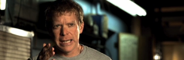 John McCalmont presenta este espacio en el que rompe objetos