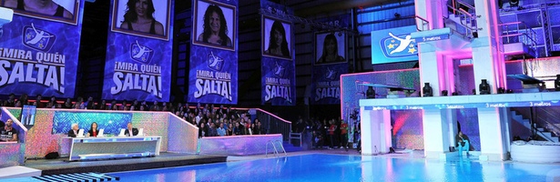 Así ha quedado la piscina, convertida en un plató de televisión