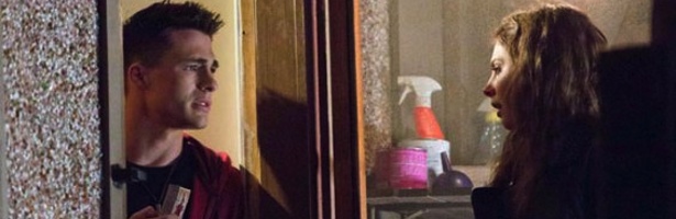 Colton Haynes y Willa Holand en 'Arrow'