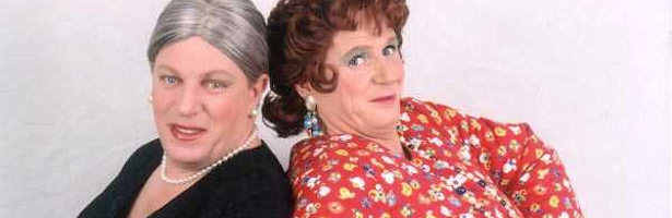 César y Jorge Cadaval caracterizados como Omaíta y Antonia