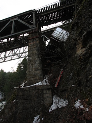  src="https://www.formulatv.com/images/noticias/30000/30082/2.jpg##615##200"/><p></p></div> </p><p>Las condiciones meteorológicas extremas han convertido esta ruta en una pesadilla para los camioneros que deben cruzarla; una zona donde a menudo hay accidentes y donde hace falta un equipo de rescate especial, que sea capaz de trabajar en condiciones extraordinarias.</p><p>Jamie Davies es el encargado de dirigir este equipo que puede con todo: montañas escarpadas, desprendimientos, aludes de nieve y un tiempo endiablado que complica sus rescates. Cuando hay un accidente en la autopista Coquihalla, el equipo de Jamie acude al rescate. Trabajarán en condiciones meteorológicas extremas para ayudar a los camioneros que se han quedado atrapados en la autopista y para limpiar los accidentes que implican mercancías peligrosas.</p><p><div class="imgnctxti"><img loading="lazy" alt=