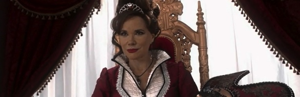 Cora como la Reina de Corazones