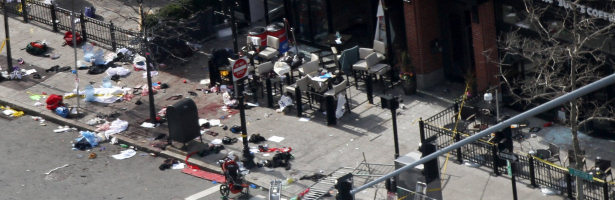 Destrozos en las calles de Boston tras las explosiones sufridas durante la maratón