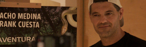 Posado de Frank Cuesta