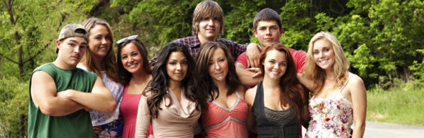 Concursantes del reality. Gandee lleva una camiseta verde