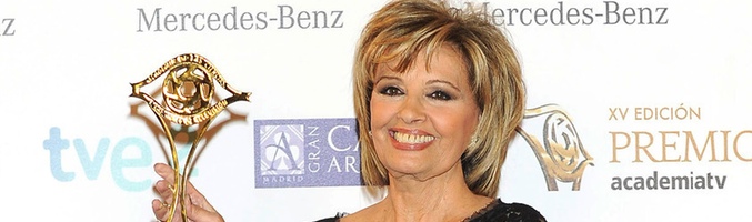 María Teresa Campos con su Premio Iris Toda Una Vida 2013