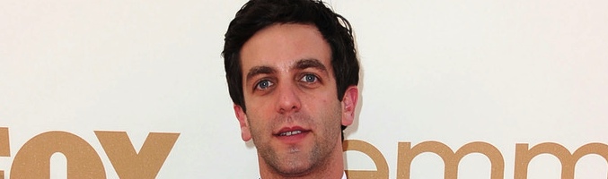 El actor B.J. Novak en los Premios Emmy 2011