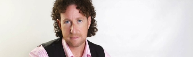 El escritor Jerónimo Tristante, creador de la saga del detective Víctor Ros