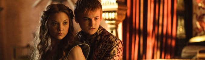 El Rey Joffrey con su nueva prometida Margaery Tyrell en 'Juego de tronos'
