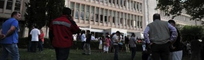 Trabajadores griegos protestan en la sede de Atenas de ERT