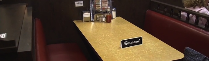 Mesa reservada en Holsten's, en la que cenó Tony Soprano con su familia