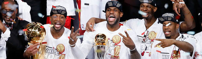 Dwyane Wade, LeBron James, Chris Bosh y Norris Cole tras ganar la NBA