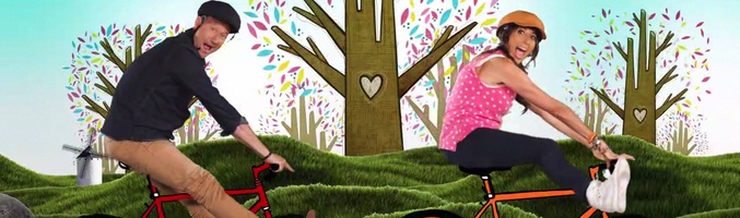 Paz Padilla y Pedro García Aguado en un spot de la campaña "Sobre ruedas la vida me gusta más"