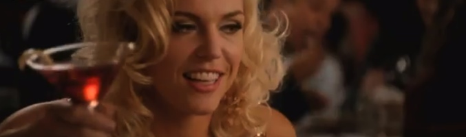 Agnes Bruckner interpretando a Anna Nicole Smith en el biopic sobre la vida de la fallecida modelo
