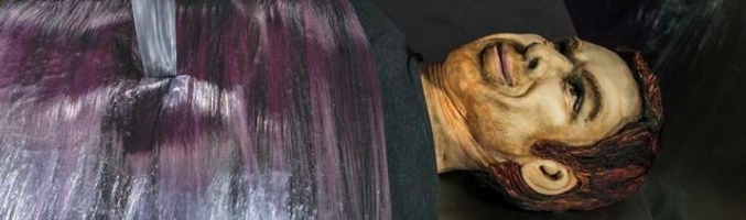 El pastel gigante de Dexter Morgan a punto de ser consumido