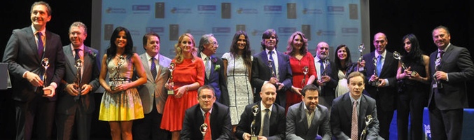 Todos los premiados posan con su Antena de Plata