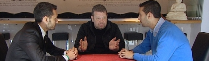 Chicote junto a los dueños de un restaurante, enfrentados