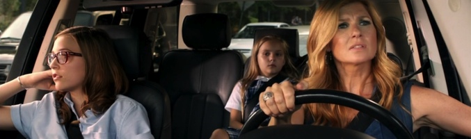 Las hijas de Connie Britton en la serie también serán regulares