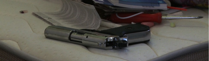 Una pistola de los agentes en 'Policías en acción'