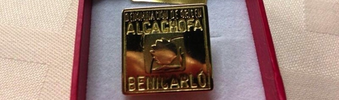 La insignia de oro de la alcachofa de Benicarló