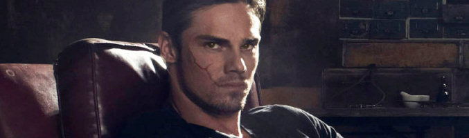 Jay Ryan como Vincent en 'Bella y Bestia'