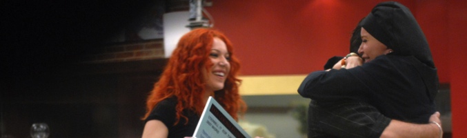 Bárbara Rey recibe el cheque como ganadora del programa