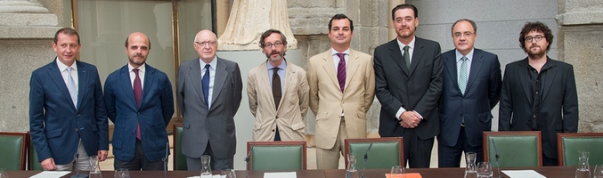 Carlos Espinós, Ignacio Corrales, José Pedro Pérez-Llorca, José María Lasalle, Leopoldo González Echenique, Miguel Zugaza, Tobías Martínez y Bernat Aragonés en la firma del convenio</p><p>