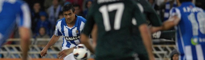 src="https://www.formulatv.com/images/noticias/32600/32674/1.jpg##677##200"/></div><h2 class='vh4'>Después del partido, especial en Teledeporte</h2><p>El <i>post</i> partido se ofrecerá en Teledeporte desde las 22:45 horas. Se podrán ver de nuevo los mejores momentos del encuentro, los goles y las imágenes y jugadas más destacadas. </p><p>También La 1 retomará, después de '<a href="https://www.formulatv.com/programas/viaje-al-centro-de-la-tele/">Viaje al centro de la tele</a>' y '<a href="https://www.formulatv.com/programas/como-hemos-cambiado/">Cómo hemos cambiado</a>', los contenidos de Champions con un resumen del resto de los encuentros de la jornada.</p><p><b>Así queda la programación de La 1</b></p><p>Con este partido en la parrilla de TVE, la programación de la noche La 1 de este martes queda de la siguiente manera:</p><p>20:30h: 'Desafío Champions'</p><p>20:45h: 'Champions League': "Olympique Lyon - Real Sociedad"</p><p>22:45h: 'Viaje al centro de la tele'</p><p>23:15h: 'Cómo hemos cambiado' (R)</p><p>23:45h: 'Desafío Champions'</p><p>00:10h: '<a href="https://www.formulatv.com/programas/espanoles-en-el-mundo/">Españoles en el mundo</a>' (R)</p><p>02:10h: '<a href="https://www.formulatv.com/programas/repor/">Repor</a>' (R)</p><h2 class='vh3'>La cobertura de Canal+</h2><p><a target="_blank" href="https://www.formulatv.com/programacion/movistarplus/">Canal+</a> no perderá detalle de esta fase de la competición, que podrá disfrutarse este martes 20 y miércoles 21 de agosto en <a target="_blank" href="https://www.formulatv.com/programacion/">Canal+ Liga</a> de Campeones. </p><p><b>Martes 20 de agosto</b></p><p>La primera cita comenzará a las 17:00 horas del martes retransmitiendo el duelo entre el Shakhter Karagandy, campeón de la copa de Kazajistán, y el Celtic, club escocés que ha demostrado ser un rival muy complicado.</p><p>Al concluir el primer encuentro, tendrá lugar una de las eliminatorias más atractivas que deparó el sorteo. El Milan visita Eindhoven para enfrentar al PSV en su primer gran examen de la temporada. A la misma hora, en Canal+ Liga de Campeones 2, se ofrecerá el encuentro entre los portugueses Paços Ferreira y el conjunto ruso Zenit, que parte como favorito con la destacada presencia del delantero brasileño Hulk.</p><p>A las 23:15 horas en Canal+ Liga de Campeones, los aficionados del fútbol podrán disfrutar de un amplio resumen del encuentro de ida entre el Lyon y la Real Sociedad, quienes disputarán el partido de vuelta de esta fase el próximo miércoles 28 en Anoeta. Esta cita decisiva para el futuro europeo del conjunto <i>txuri urdin</i> podrá seguirse en directo en Canal+ Liga de Campeones.</p><div class="imgnctxt"><img loading="lazy" alt=