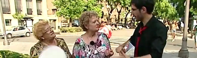 Juanra Bonet con María y Piedad en 'Lo sabe, no lo sabe'