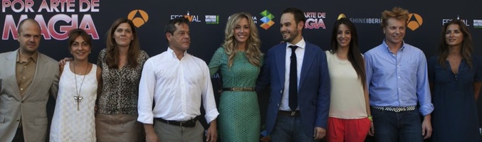 Parte del equipo de 'Por arte de magia' en el FesTVal de Vitoria