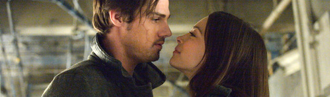 Vincent y Cat, personajes principales de 'Bella y Bestia'