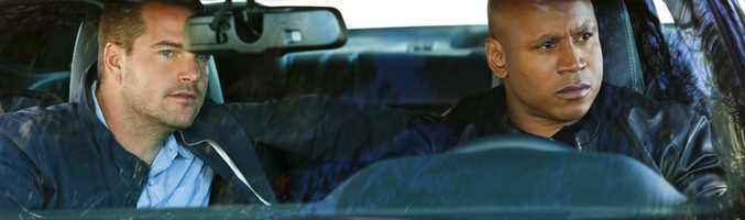  src="https://www.formulatv.com/images/noticias/33000/33051/1.jpg##677##200"/></div><p>Además, en los nuevos capítulos de la cuarta entrega, Callen y Sam trabajan junto al equipo especial "NCIS: Red" en un caso de seguridad nacional en <a target="_blank" href="http://losangeles.ociogo.com/">Los Ángeles</a>, que está relacionado con un asesinato que ha tenido lugar en Idaho. </p><p>Estos episodios contarán con la participación especial de actores como Kim Raver ('https://www.formulatv.com/series/24/[i]24[/i]', '<a href="https://www.formulatv.com/series/anatomia-de-grey/">Anatomía de Grey</a>'), que interpreta a la agente especial Paris Summerskill; <a target="_blank" href="https://www.ecartelera.com/personas/john-corbett/">John Corbett</a> ('Doctor en Alaska', '<a href="https://www.formulatv.com/series/united-states-of-tara/">United States of Tara</a>') es Roy Haines y <a target="_blank" href="https://www.ecartelera.com/personas/scott-grimes/">Scott Grimes</a> ('<a href="https://www.formulatv.com/series/urgencias/">Urgencias</a>') es el agente especial NCIS Dave Flynn. </p><h2 class='vh4'>'NCIS: Los Ángeles' tendrá una quinta temporada</h2><p>'NCIS: Los Ángeles', <a href="https://www.formulatv.com/noticias/30174/cbs-renueva-el-mentalista-the-good-wife-2-broke-girls/">renovada por CBS para una quinta temporada</a>, es una de las series de acción más aclamadas del momento. Creada como spin-off de la veterana '<a href="https://www.formulatv.com/series/navy-investigacion-criminal/">Navy. Investigación criminal</a>', esta aporta dosis de adrenalina más fuertes que las de su predecesora, además de contar con dos protagonistas de alto voltaje: el actor Chris O'Donnell ("Esencia de mujer", "<a target="_blank" href="https://www.ecartelera.com/peliculas/batman-y-robin/">Batman y Robin</a>") -que afianza así una carrera en televisión donde también le hemos visto en 'Anatomía de Grey' y en 'Navy. Investigación criminal', de donde sale su personaje para el spin-off- y el rapero LL Cool J ("Un domingo cualquiera") -acostumbrado a ponerse ante la cámara desde el principio de su carrera-.</p><h2 class='vh4'>Así es la serie</h2><p>'NCIS: Los Ángeles' se centra en la oficina de proyectos especiales, una división del cuerpo NCIS que se encarga de atrapar a los criminales más peligrosos del mundo, aquellos que son capaces de poner en peligro la seguridad de toda la nación. </p><p>Los agentes de 'NCIS: Los Ángeles' son hombres y mujeres entrenados para llevar a cabo misiones de alto riesgo y están acostumbrados a poner en peligro sus vidas todos los días del año. </p><div class="imgnctxt"><img loading="lazy" alt=