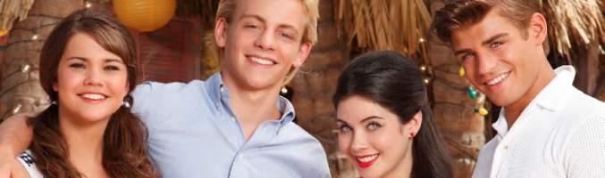 Ross Lynch, Maia Mitchell, Grace Phipps y Garrett Clayton en 'Teen Beach Movie'