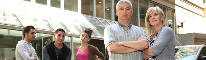 src="https://www.formulatv.com/images/noticias/33100/33149/2.jpg##677##200"/></div><p>Todos ellos son lugares cuyo excéntrico estilo o singular entorno les ha convertido en lugares con personalidad propia. En su búsqueda de estancias sorprendentes, el docu-reality recorrerá los cinco continentes para recalar en una isla privada de Maldivas, en la frontera de Arizona y México, en el centro de Tokio, en las montañas de Eslovenia, en un aeropuerto sueco, en el Pirineo francés o en una plantación de Sri Lanka, entre otros enclaves.</p><p><u>Este miércoles</u></p><p>En su primera edición, el programa viajará a la Ciudad del Vino de las bodegas Marqués de Riscal para degustar en su hotel, situado en el corazón de la localidad alavesa de Elciego y diseñado por el arquitecto canadiense Frank O. Gehry, exquisitos caldos riojanos y disfrutar de un baño en el jacuzzi con aroma de tintos riojanos.</p><p>El siguiente destino serán las montañas de Sri Lanka, donde una fábrica de té ha sido convertida en un hotel de ensueño: el Tea Factory Hotel. En él, los huéspedes pueden recoger, beber, bañarse y dormir en té. </p><p>Por último, el espacio se adentrará en el corazón de Zambia,cerca de las cataratas Victoria, donde a orillas del río Zambeze se halla el Togabezi, un <i>lodge</i> de lujo en uno de los enclaves más privilegiados de África.</p><h2 class='vh4'>Así es 'Papá, quiero esa casa'</h2><p>Los hijos han crecido y quieren su propia casa. Los padres tienen el dinero para comprarla, pero no lo harán si consideran que la vivienda no es la más adecuada para sus hijos. Esta discrepancia paterno-filial por la adquisición de un inmueble constituye el <i>leitmotiv</i> de 'Papá, quiero esa casa'. Cada entrega mostrará el sueño de un joven de independizarse, que para poder abandonar el hogar en el que ha crecido tendrá que pedir ayuda económica a sus padres.</p><p>La elección del inmueble ideal desencadenará un enfrentamiento entre padres e hijos, en el que los progenitores buscarán una inversión segura y sus vástagos una bonita casa en la que vivir. </p><div class="imgnctxt"><img loading="lazy" alt=