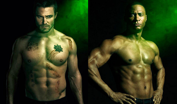 Stephen Amell y David Ramsey enseñan su torso desnudo en los posters promocionales de la segunda temporada de 'Arrow'