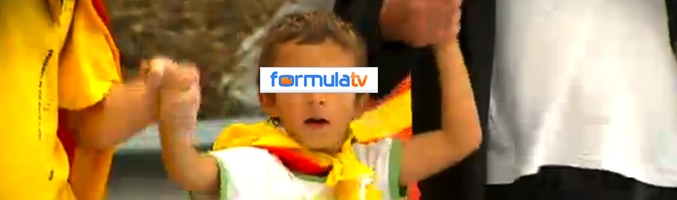 Un niño participa en la Via Catalana, como se ve en el reportaje