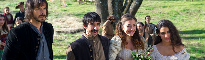 Gonzalo y Margarita junto a los novios en el capítulo de anoche de 'Águila Roja'