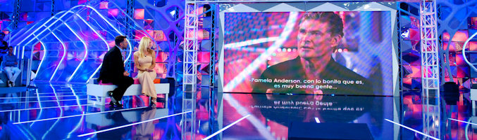 Pamela Anderson ve un vídeo de David Hasselhoff hablando de ella