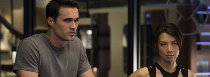 Brett Dalton y Ming-Na Wen en el último episodio de 'Agents of S.H.I.E.L.D'