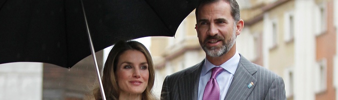 Los príncipes Felipe y Letizia llegan a Oviedo para entregar los Premios Príncipe de Asturias 2013