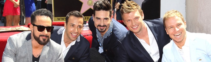 Backstreet Boys estrenan su estrella en el paseo de la fama de Hollywood