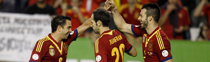 Jugadores de España celebran un gol contra Georgia
