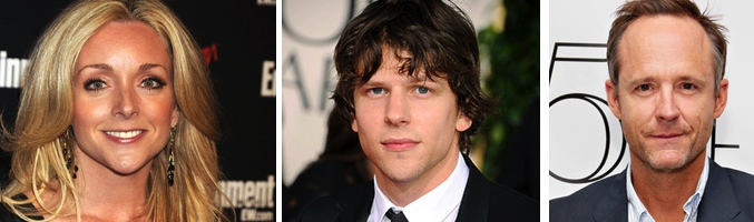 Jane Krakowski, Jesse Eisenberg y John Benjamin Hickey